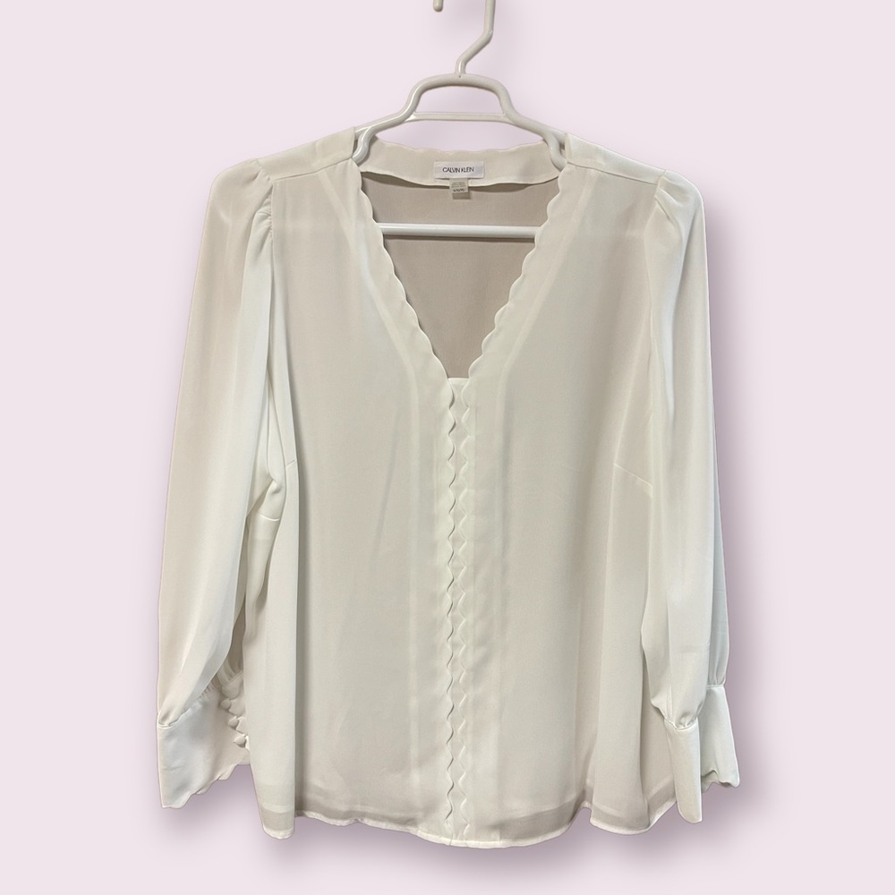 Calvin Klein Women’s White V-Neck Blouse Size 1X